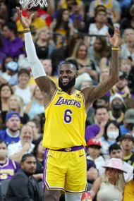 Phoenix Suns v Los Angeles Lakers